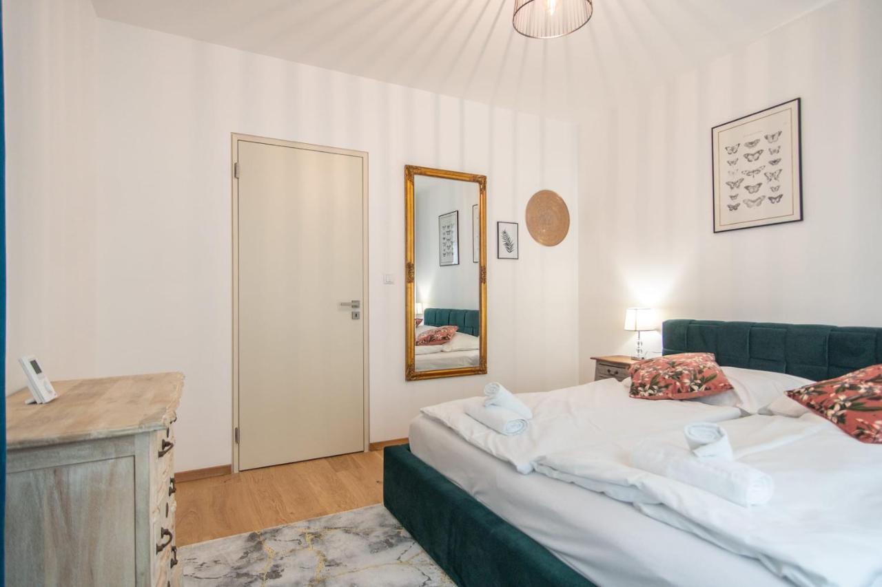 Apartment With Balcony Praga Exterior foto