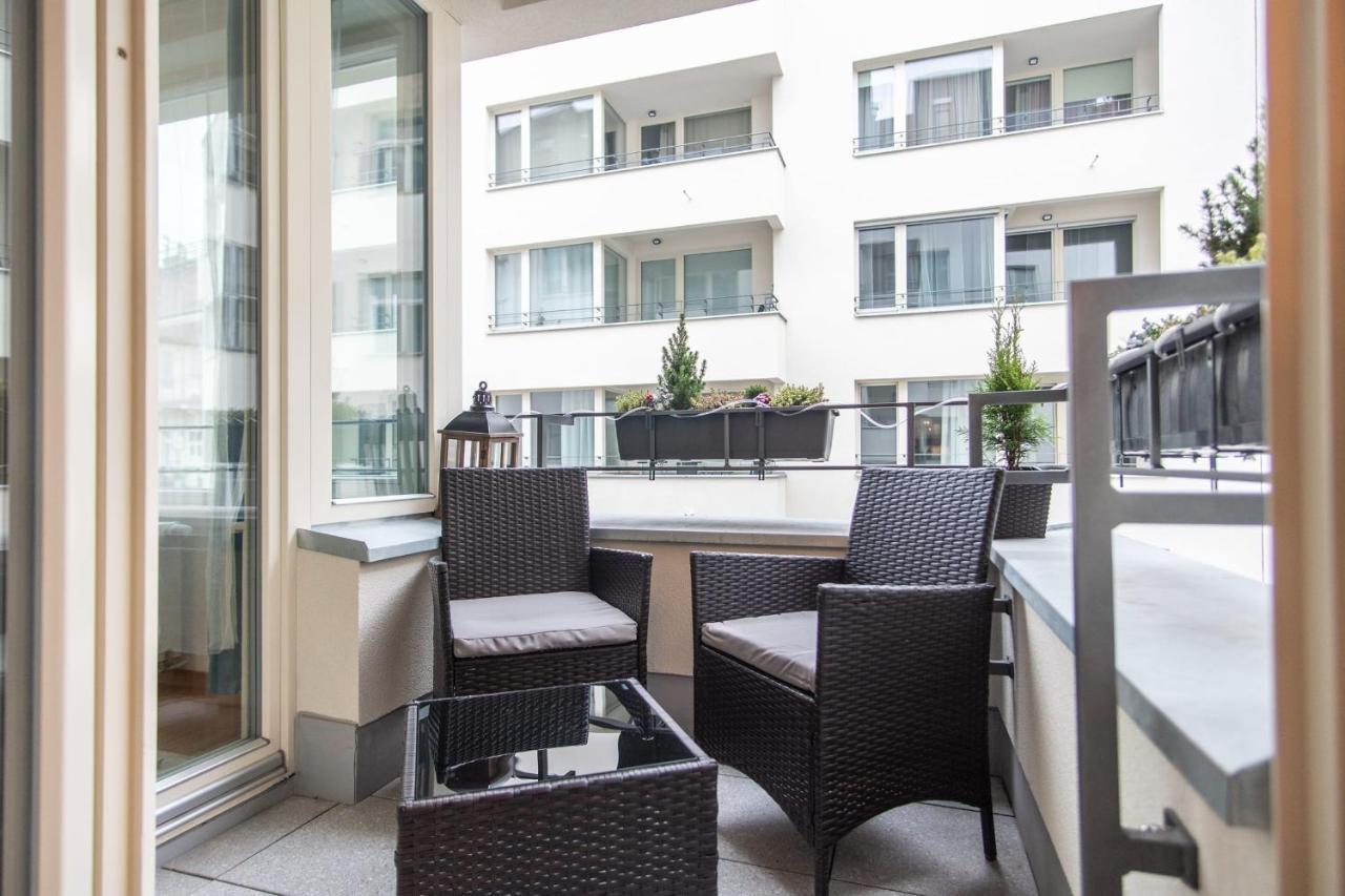 Apartment With Balcony Praga Exterior foto